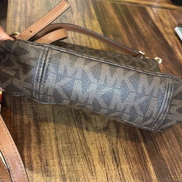 Michael Kors signature fold over, jet set convertible, shoulder bag - Picture 13 of 13